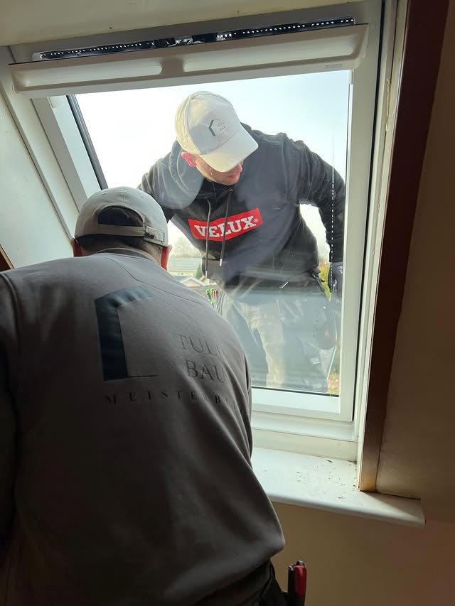 Einbau neuer Dachfenster durch Tülü Bau
