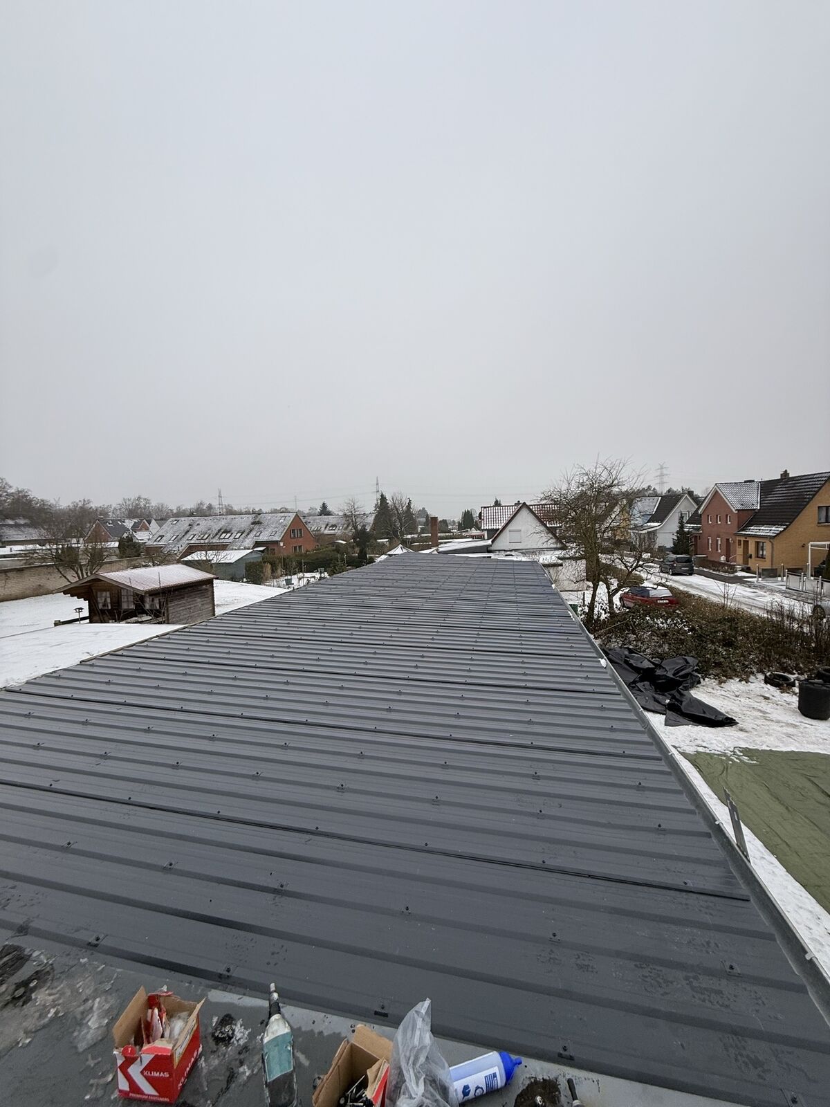 Neue Blecheindeckung des Garagenhofs