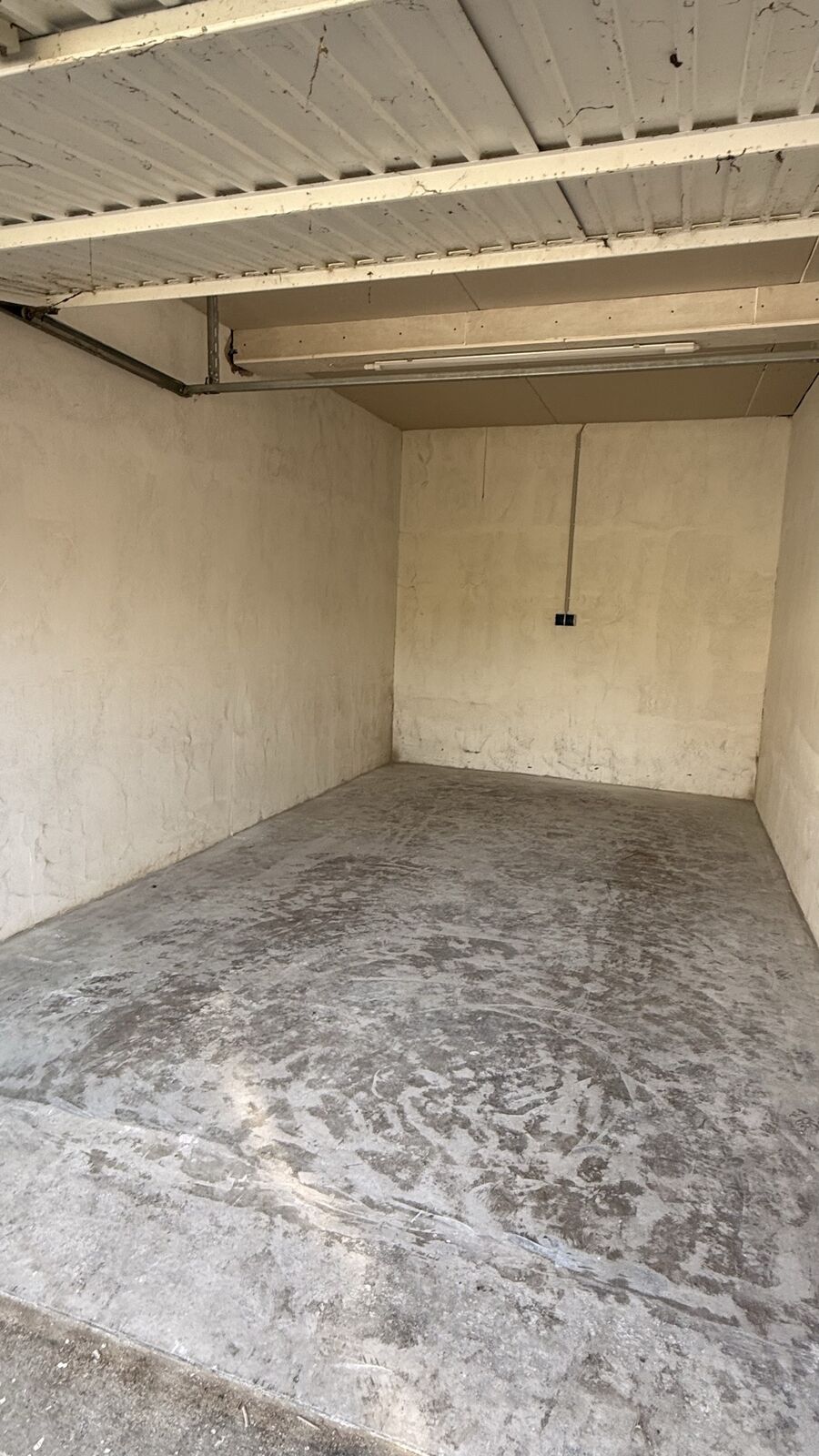 Garage innen nach der Instandsetzung