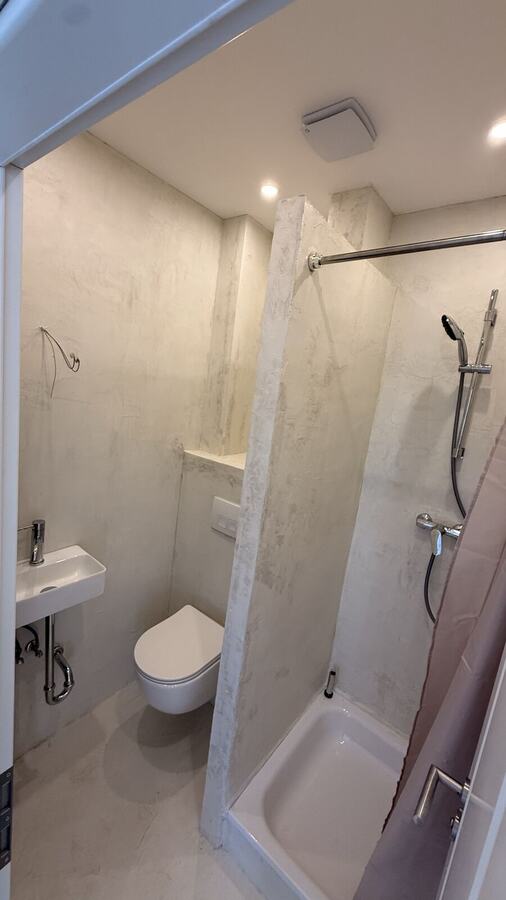 Fugenloses Badezimmer nach der Kernsanierung