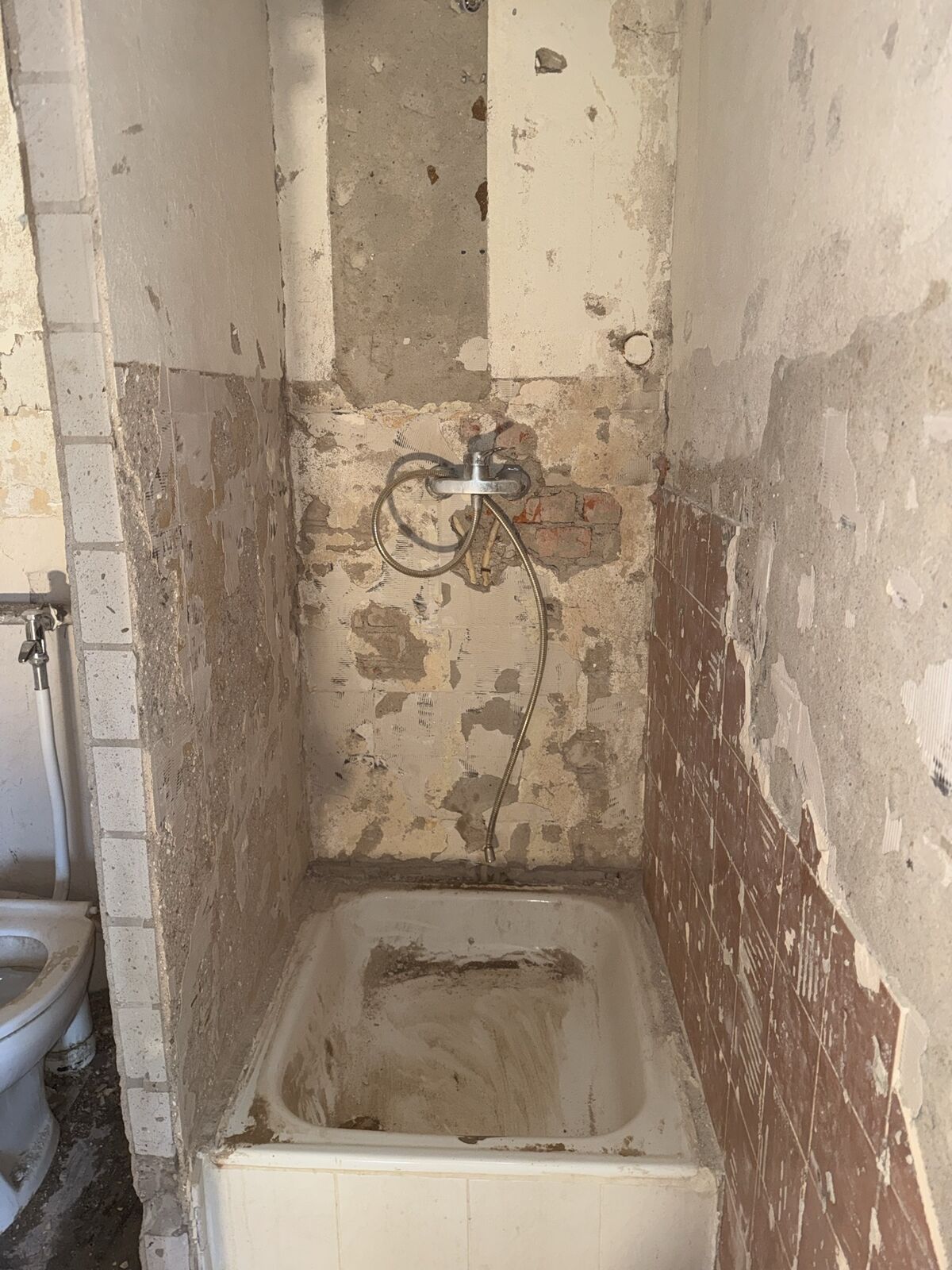 Badezimmer vor der Sanierung – Dockstraße
